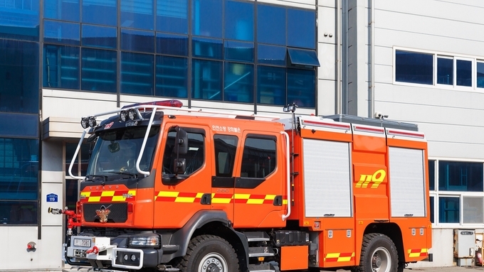 볼보트럭코리아-에프원텍, FL 4x4 소방펌프차 1호 출고