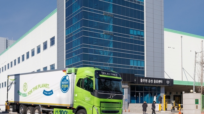 볼보트럭코리아, 친환경 식품 운송 위한 대형 전기트럭 ‘FH 일렉트릭’ 1호 인도