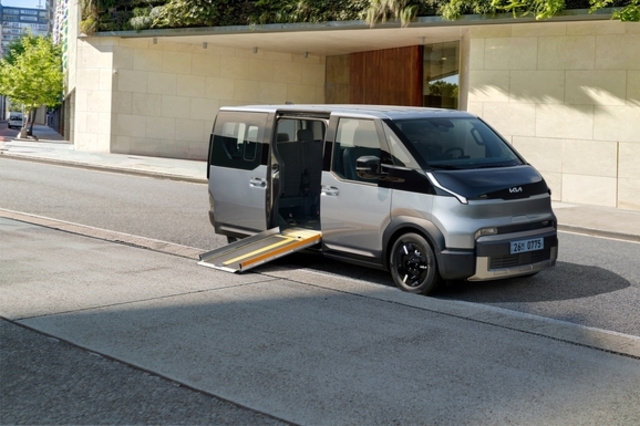 기아, ‘더 기아 PV5’ WAV·오픈베드·패신저 도너모델 계약 개시